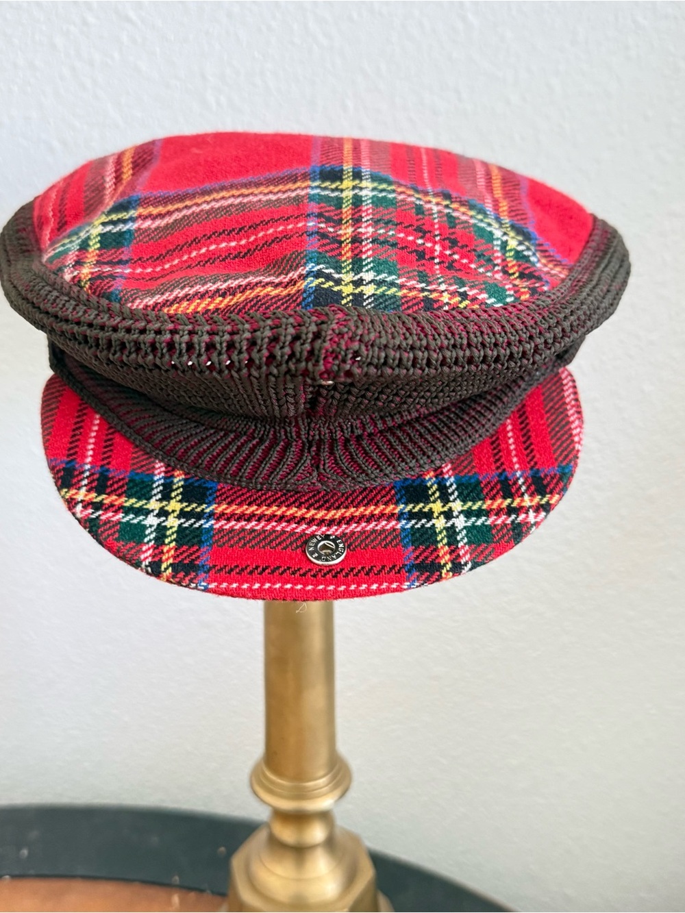 Vintage Spean Bridge Scotland Red Tartan Bold Plaid Knit Band Newsboy Cabbie Hat